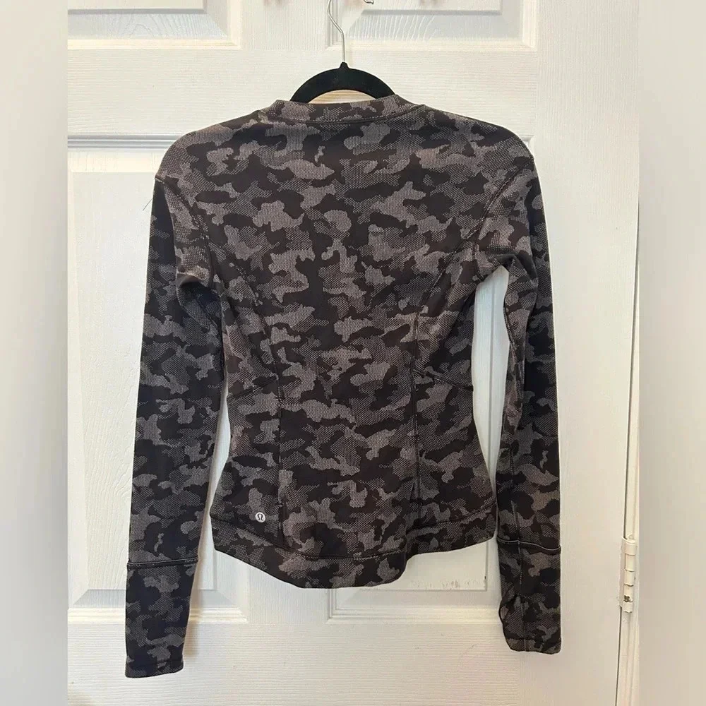 Lululemon Close to Crossing Long Sleeve Rulu
